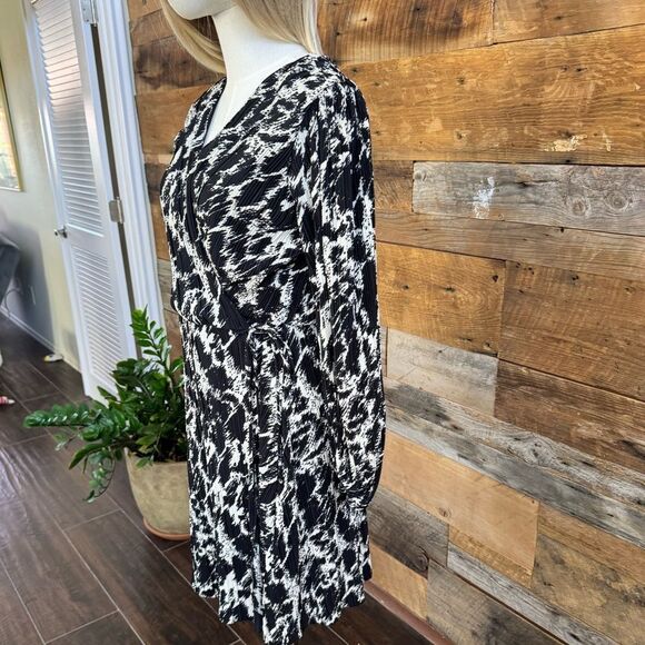 H&M PLISSÉ WRAP DRESS - Picture 11 of 14